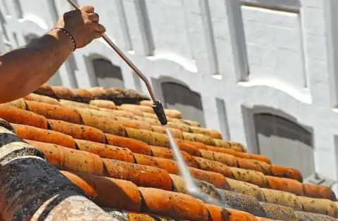 Nettoyage de toitures - Perles-et-Castelet